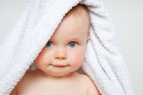 初乳很黄是不是不干净不可以喝？母乳怎么喂养哈尔滨捐卵宝宝？